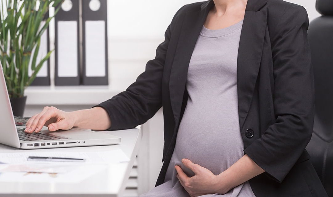 ¿Empleada y embarazada? Conoce tus derechos